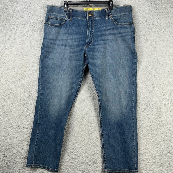 Lee Extreme Motion Men Straight Fit Tapered Leg Jeans 42X30 Distressed Denim NEW
